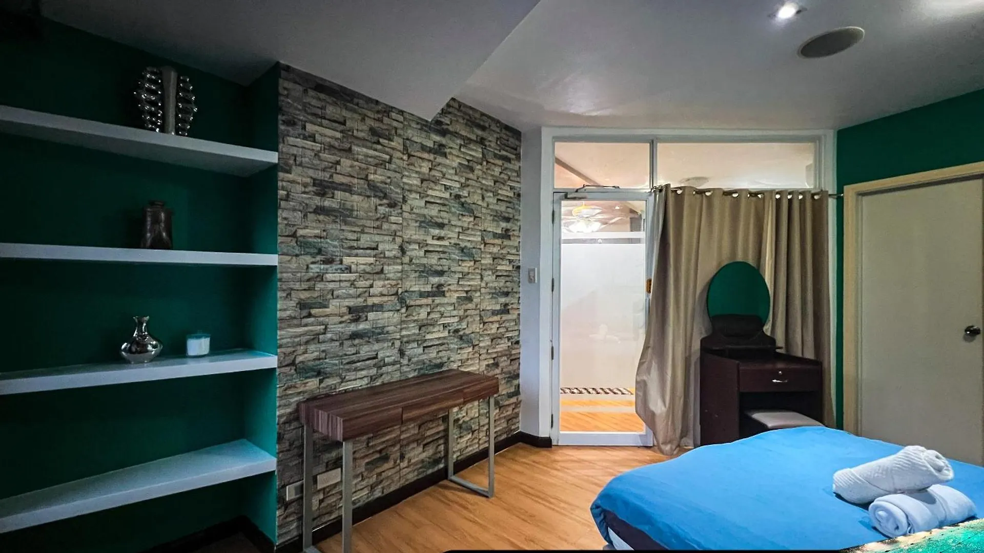Aparthotel The Gramercy Residences Makati City Philippines