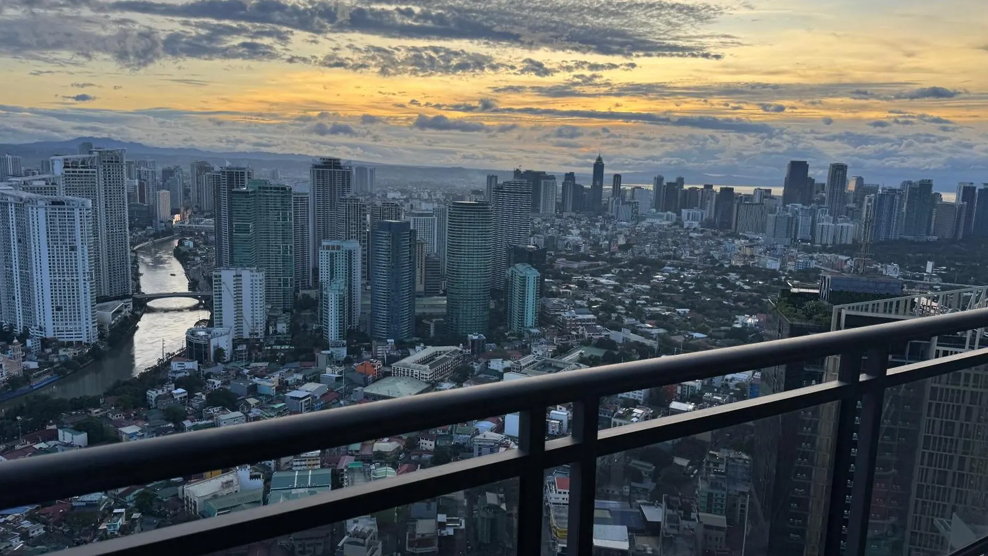 Aparthotel The Gramercy Residences Makati City